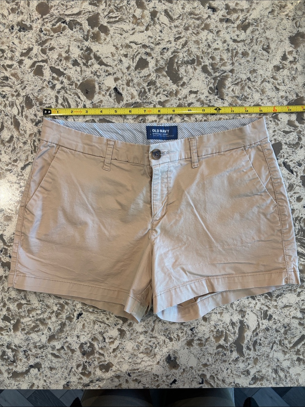 Old Navy Beige Women’s Everyday Short